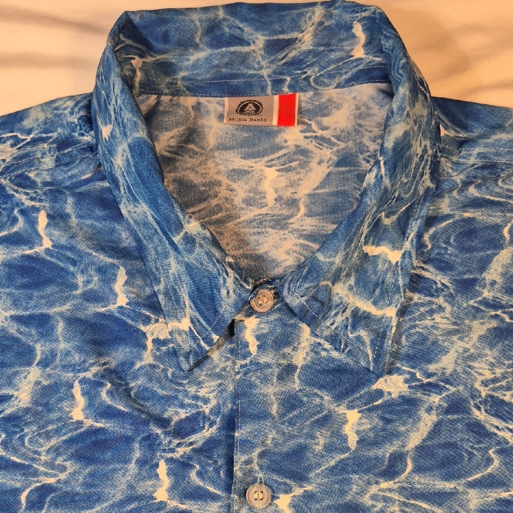 Arizona Jean Company Blue and White Golf Casual Button Down Shirt
